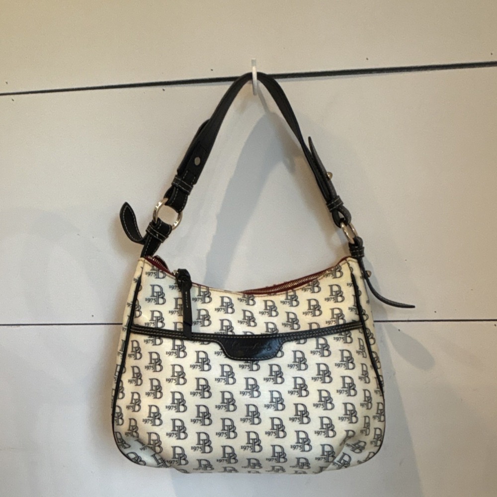 Dooney & Bourke White Black Logo Shoulder Bag with Zipper Key Holder - Picture 2 of 10